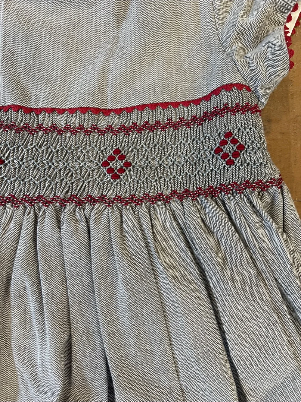 La coqueta smocked gray herringbone short sleeve dress 8 years floral